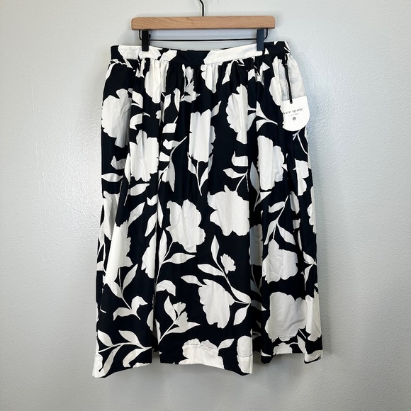 Kate Spade X Target Dresses & Skirts - Kate Spade X Target White and Black Classic Rose Volume Midi Skirt size XL